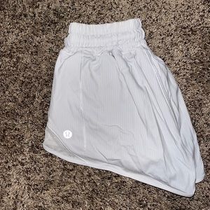 Lululemon Hotty Hot Low shorts